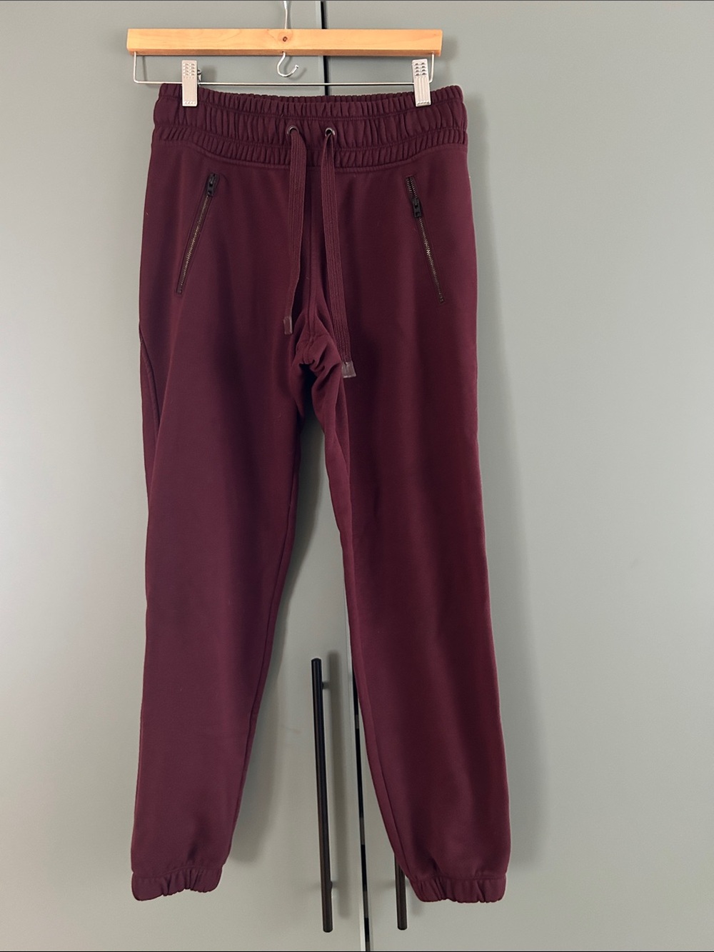 LIKE NEW Athletica Lululemon Burgundy Plum Mid Rise Track Jogger Sweatpants
